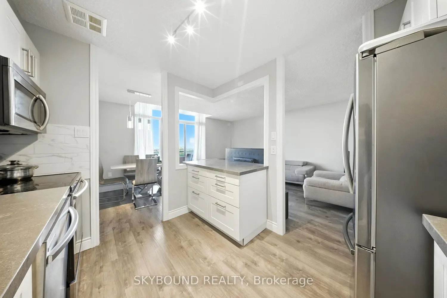 Additional image 11 of 355 Rathburn Road 1204