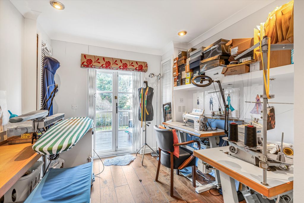 Additional image 12 of 3 bed flat to rentFriars Stile Road, Richmond TW10