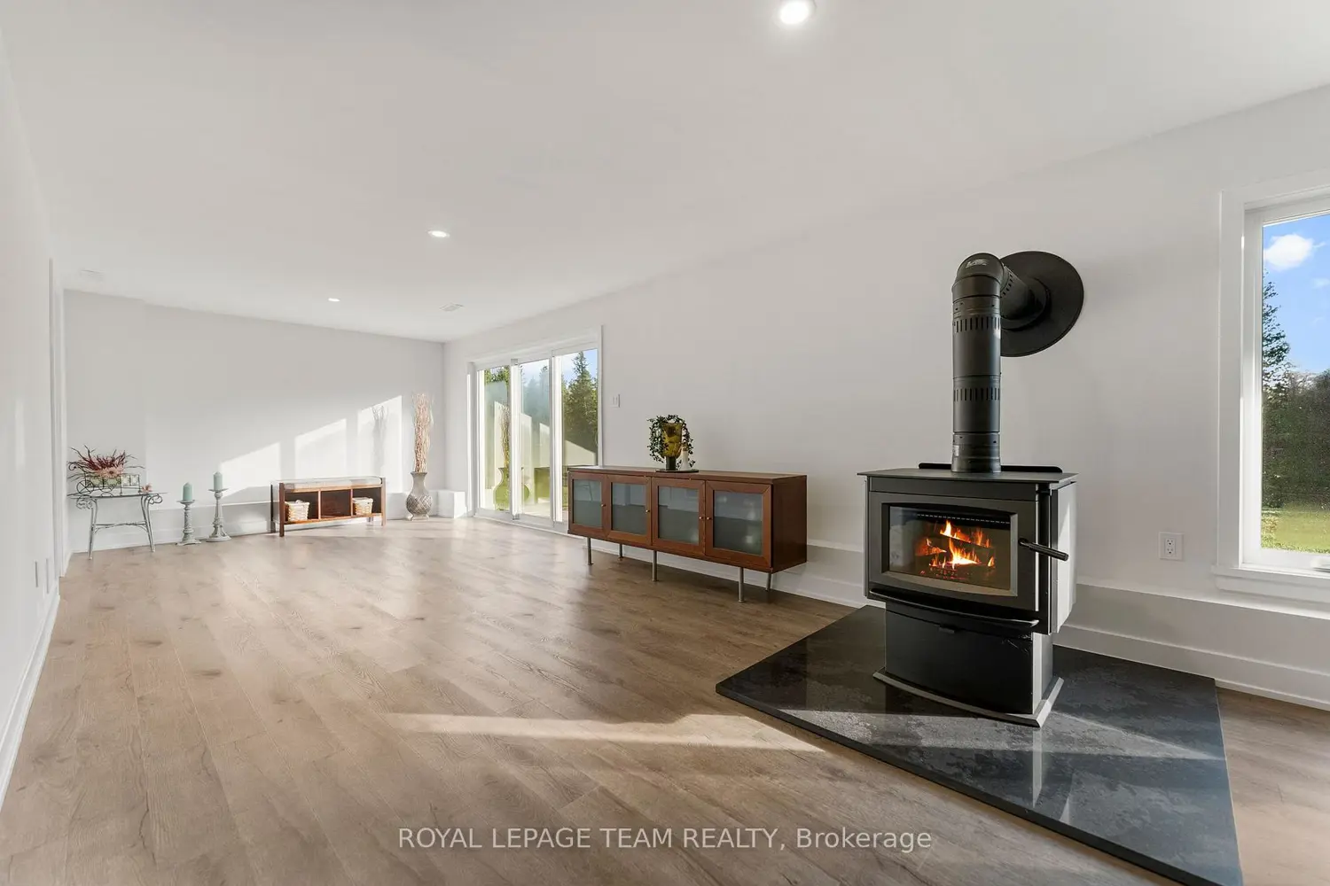 Additional image 14 of 44 Morning Flight Court