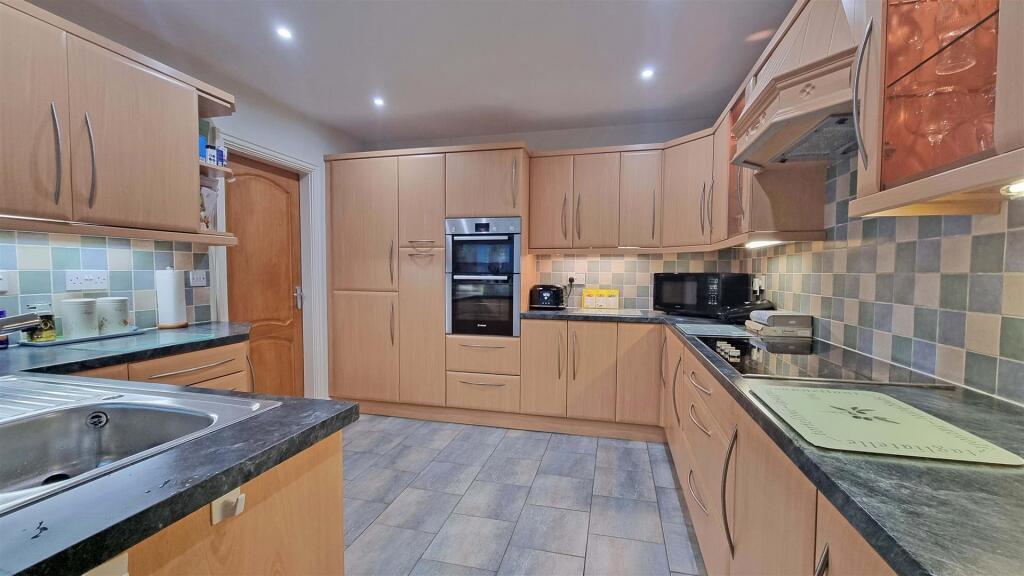 Additional image 6 of Douglas Road, Hollywood