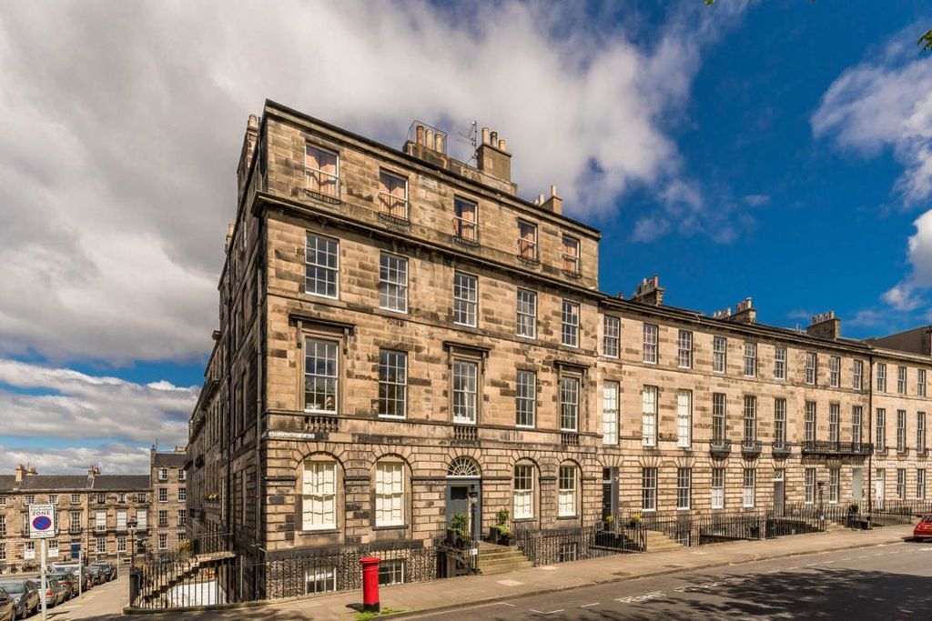 3 bed flat to rentNelson Street, New Town, Edinburgh EH3
