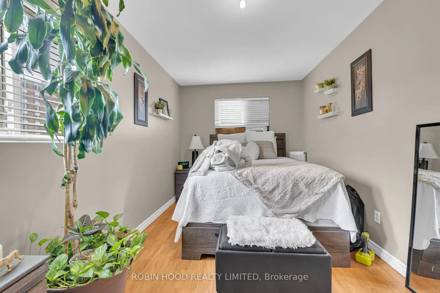 Additional image 13 of 406 Glengarry Avenue