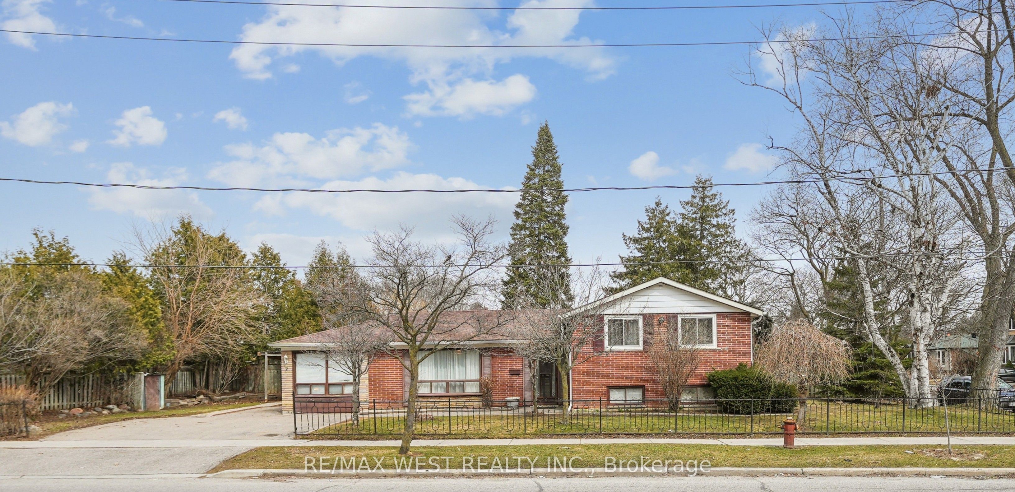 2 Lisburn Crescent, Toronto, ON, M2J 2Z5