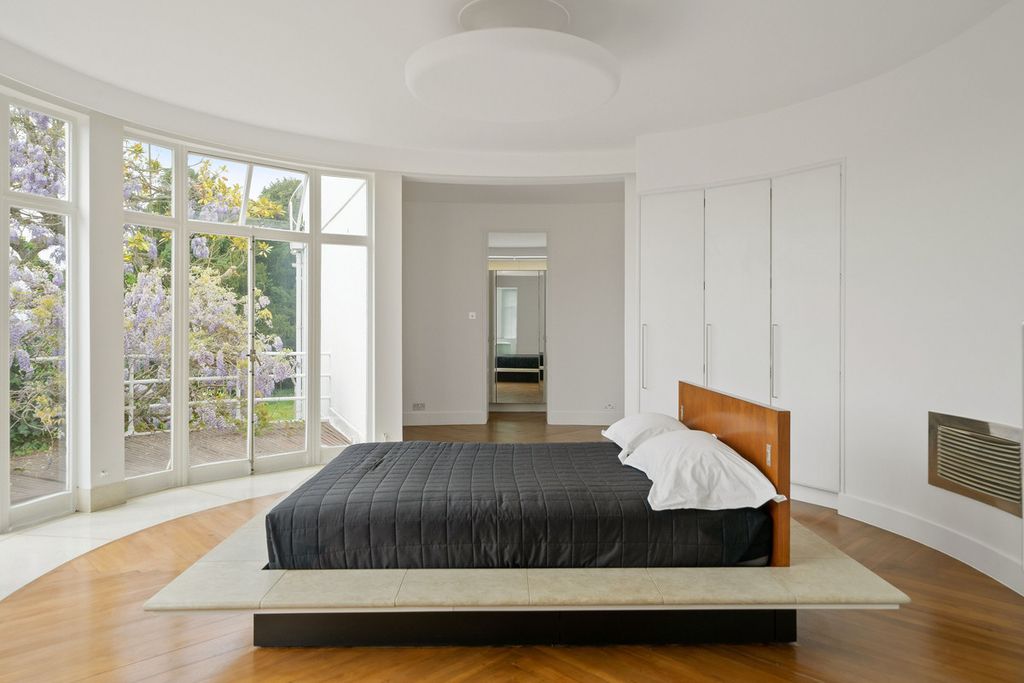Additional image 14 of 6 bed country house to rentSt. Anns Hill Road, Chertsey KT16