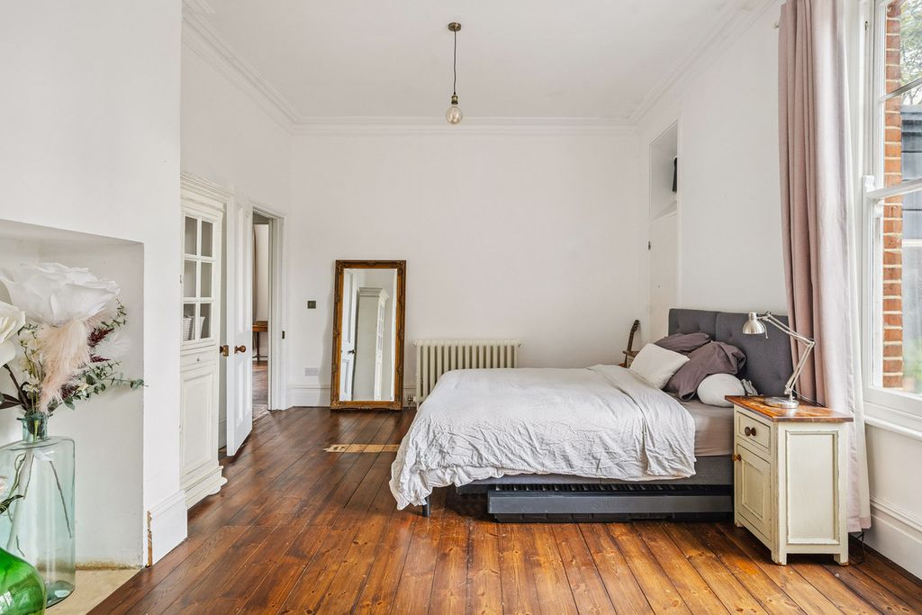 Additional image 27 of 6 bed detached house to rentBridge Road, East Molesey KT8