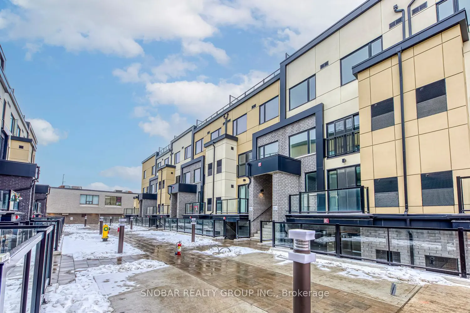 1660 Victoria Park Avenue C213