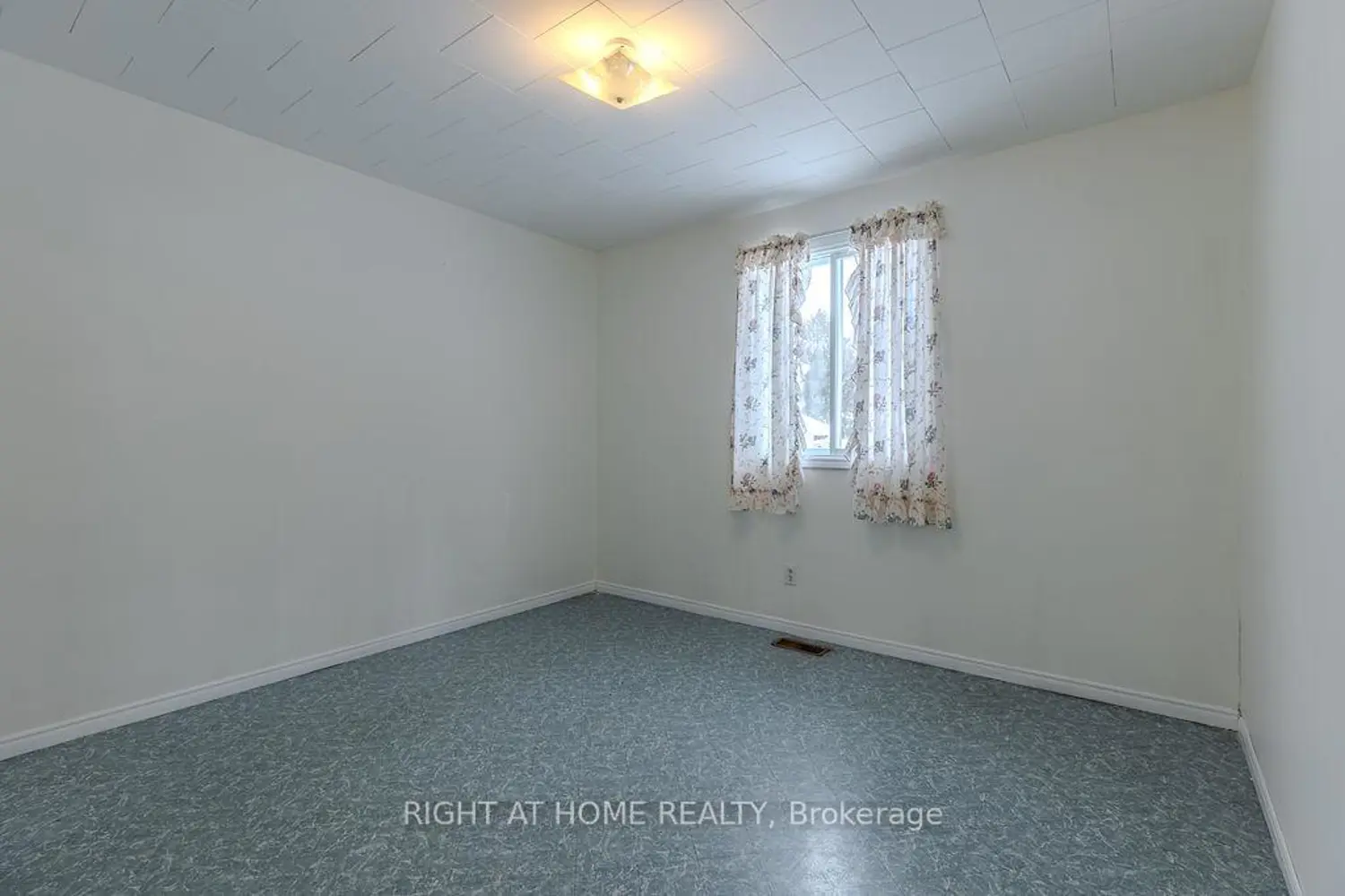 Additional image 16 of 28 Jackpine Street