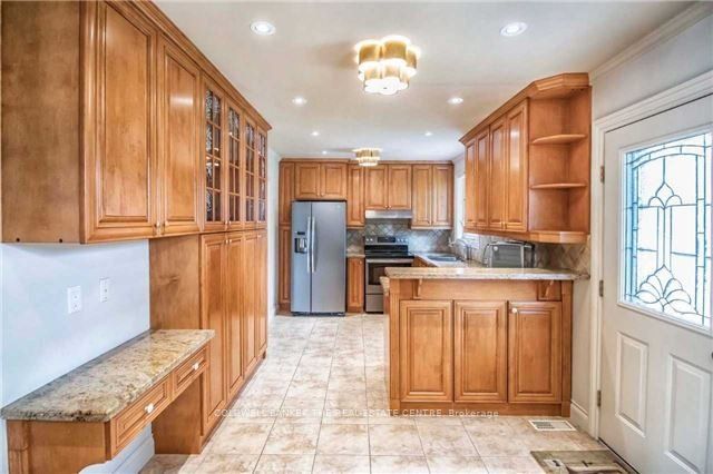 4 Orlon Crescent, Richmond Hill, ON, L4C 6S5 photo 2