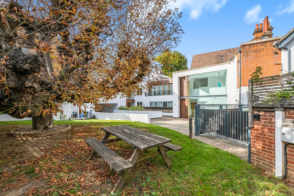 Additional image 6 of 3 bed flat to rentSheen Road, Surrey TW9