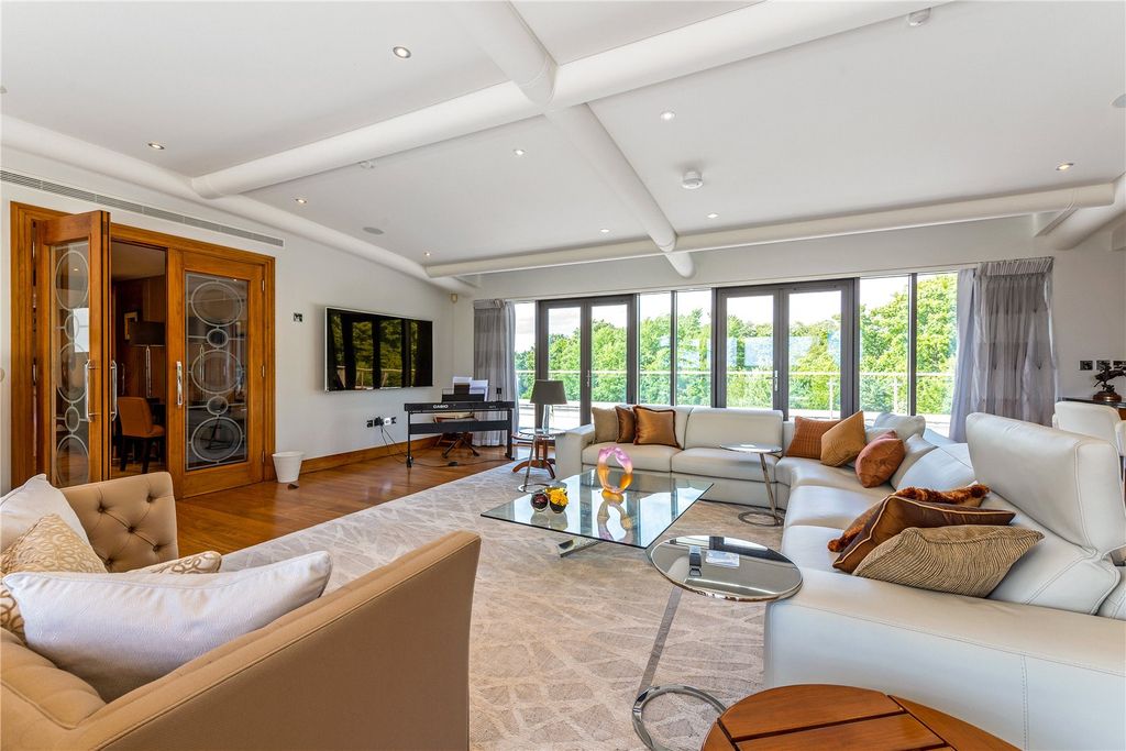 Additional image 7 of 3 bed flat to rentCharters Garden House, Charters Road, Sunningdale SL5