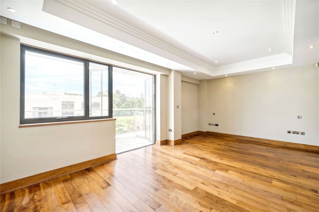 Additional image 8 of 3 bed flat to rentCharters Road, Ascot, Berkshire SL5