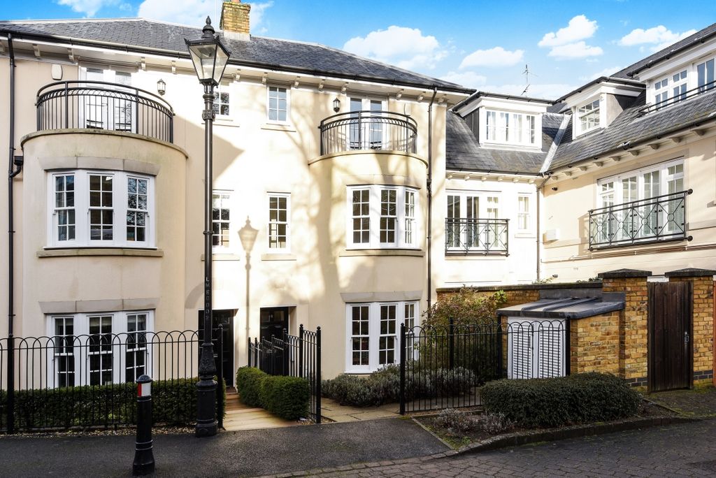 3 bed town house to rentMontacute Mews, Tunbridge Wells TN2