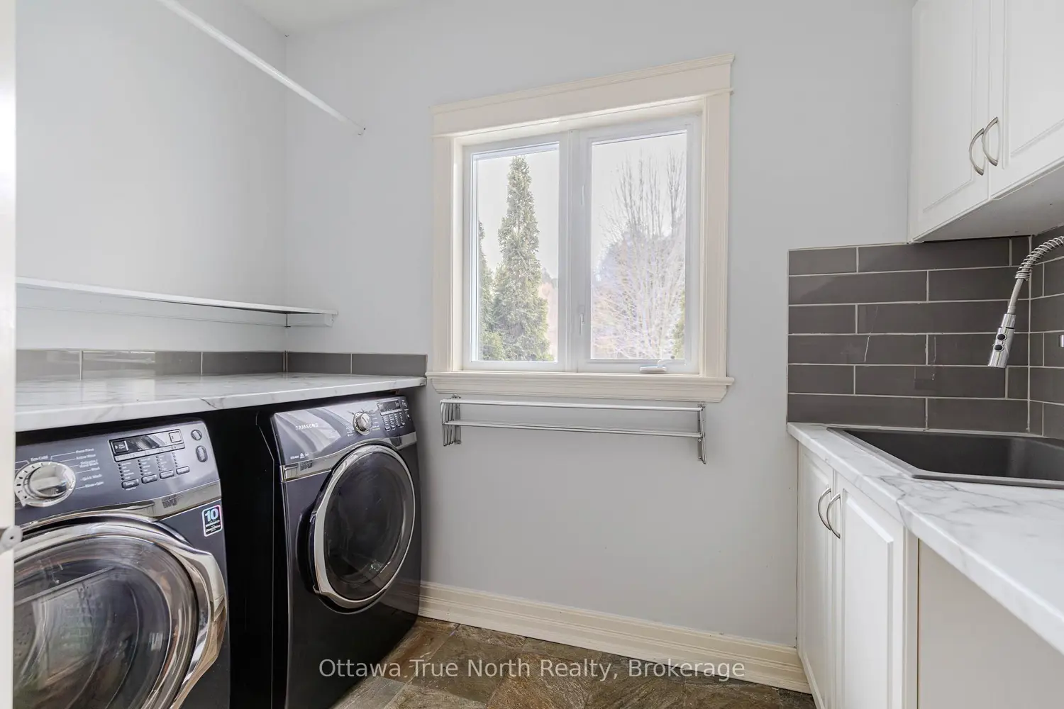 1530 Lords Manor Lane photo 4