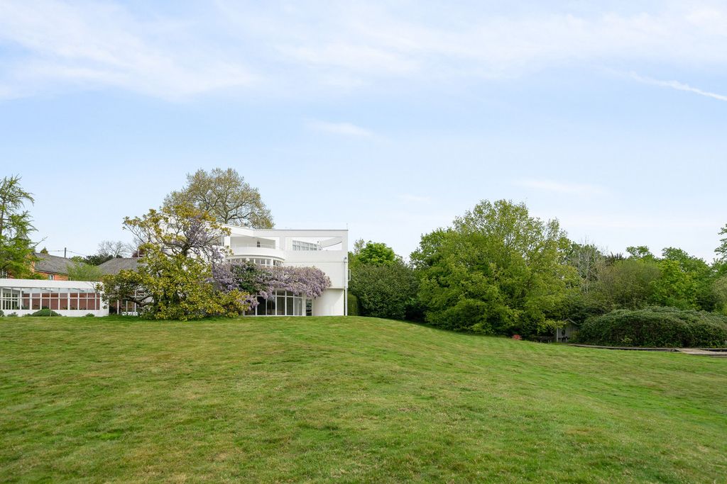 Additional image 18 of 6 bed country house to rentSt. Anns Hill Road, Chertsey KT16