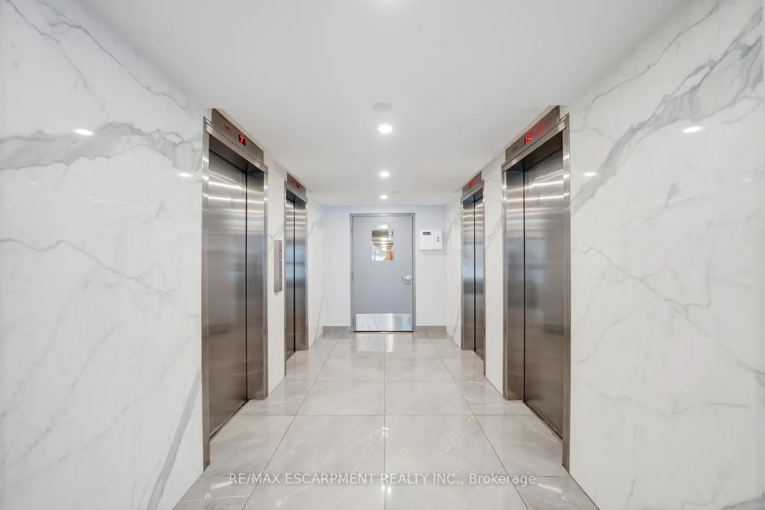 Additional image 3 of 10 Edgecliff Golfway 206