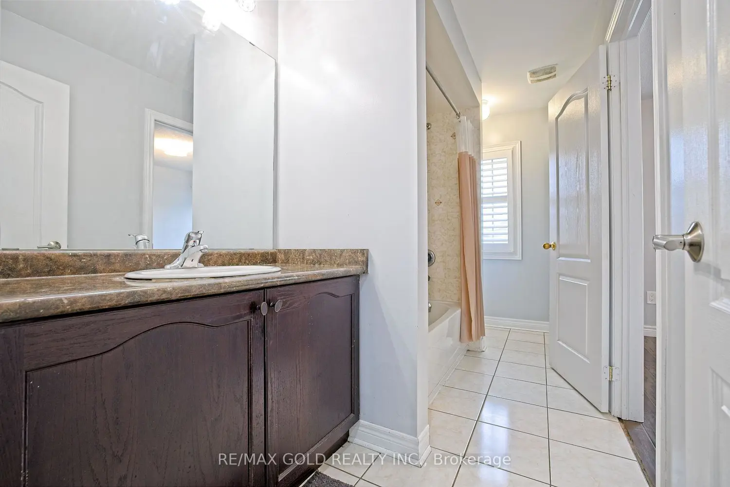 Additional image 15 of 35 Abitibi Lake Drive