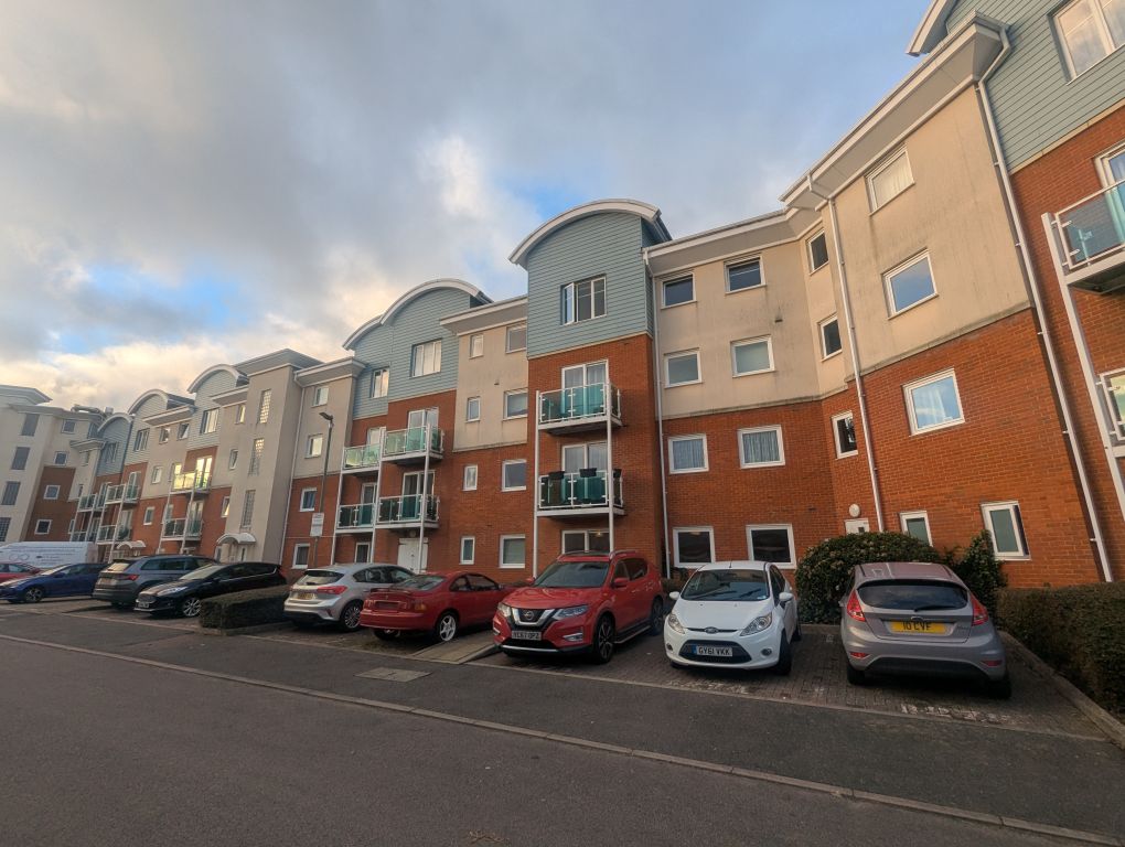 2 bed flat to rentGoodworth Road, Redhill RH1