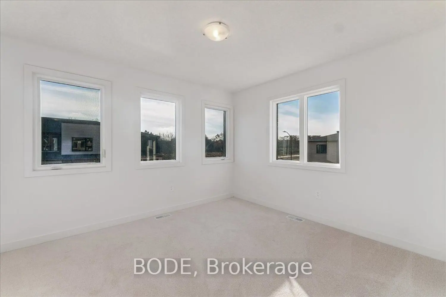 Additional image 16 of 40 Oak Forest Common