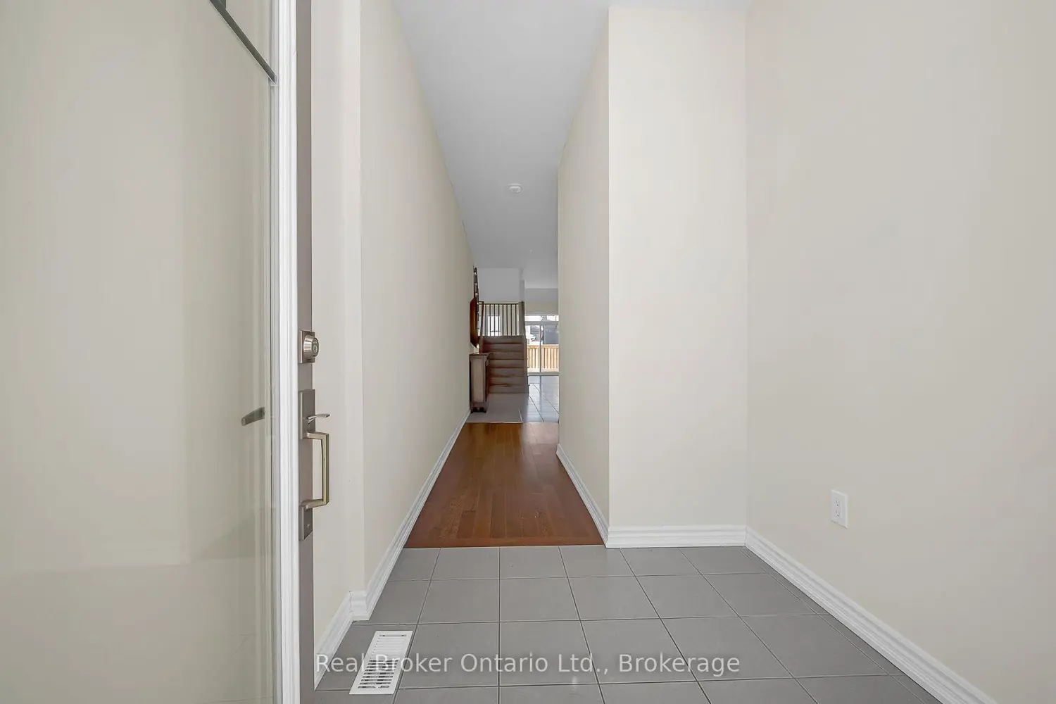11 Frontier Drive photo 2