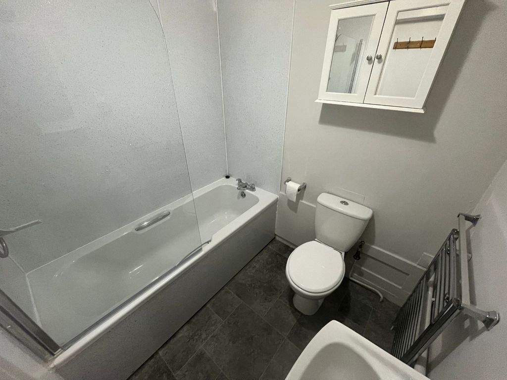 Additional image 9 of 1 bed penthouse to rentScotstoun Street, Glasgow G14