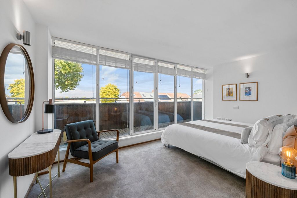 Additional image 8 of 3 bed flat to rentSheen Road, Surrey TW9