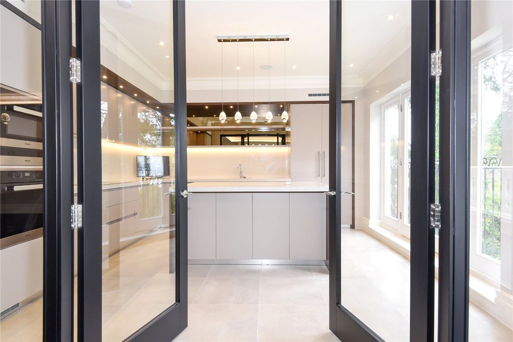 Additional image 5 of 3 bed flat to rentThe Ridge, Ridgemount Road, Sunningdale, Berkshire SL5