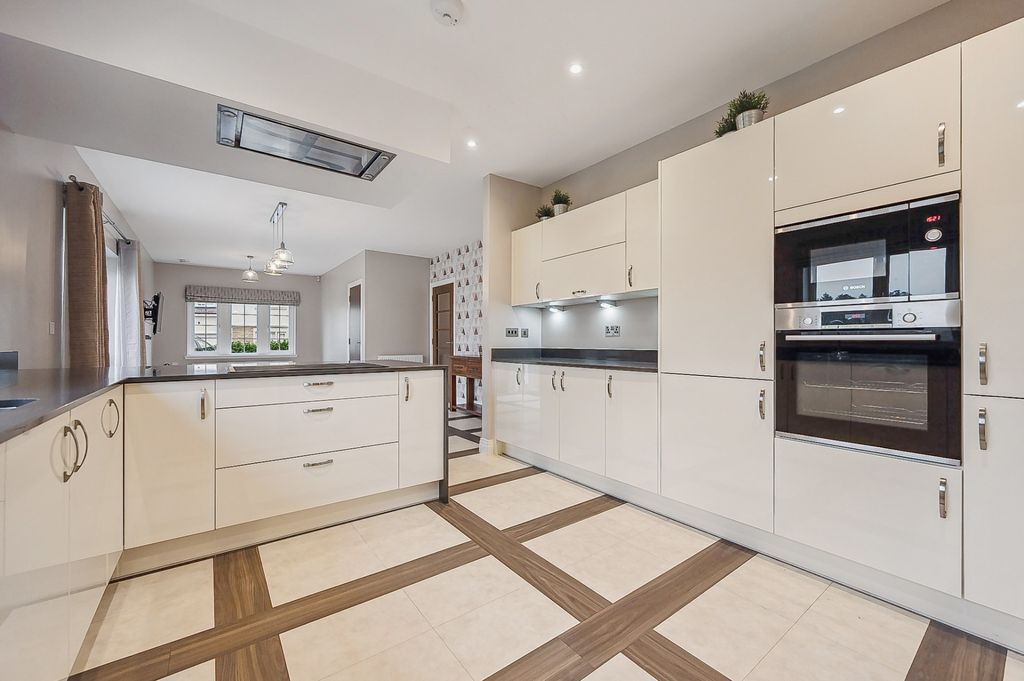 Additional image 6 of 5 bed detached house to rentDalgleish Drive, Bearsden, Glasgow G61