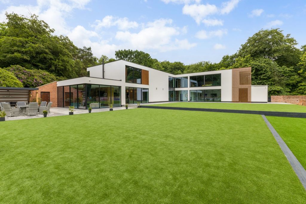 5 bed detached house to rentLondon Road, Windlesham, Surrey GU20