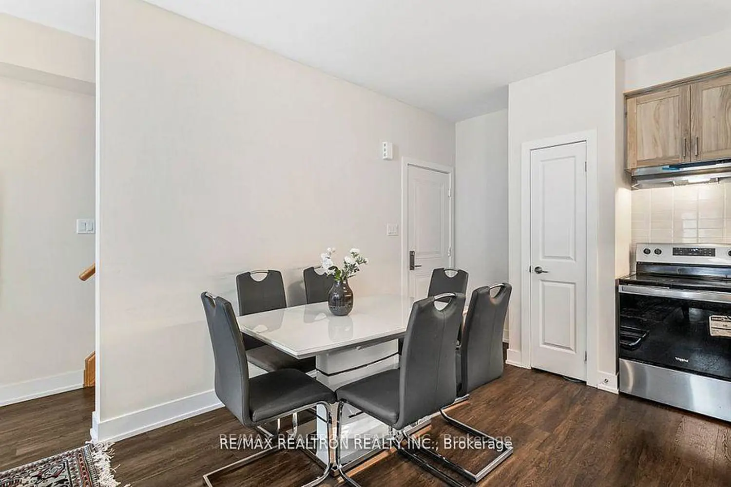 8 Sayers Lane 12 photo 4
