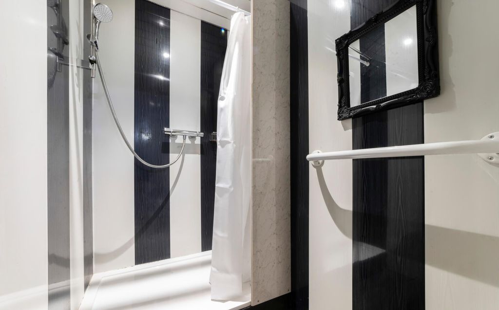Additional image 5 of 8 bed flat to rentSauchiehall Street, Glasgow G3
