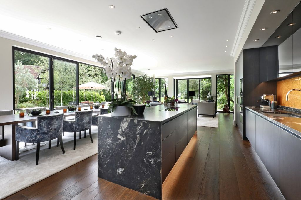 Additional image 5 of 7 bed detached house to rentRiversdale, Bourne End, Buckinghamshire SL8