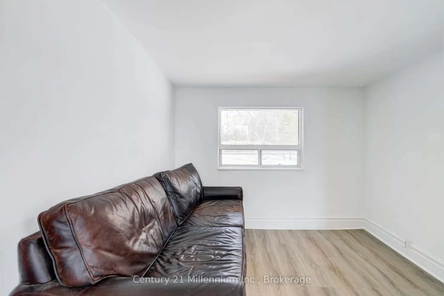 Additional image 7 of 303240 33 Side Road