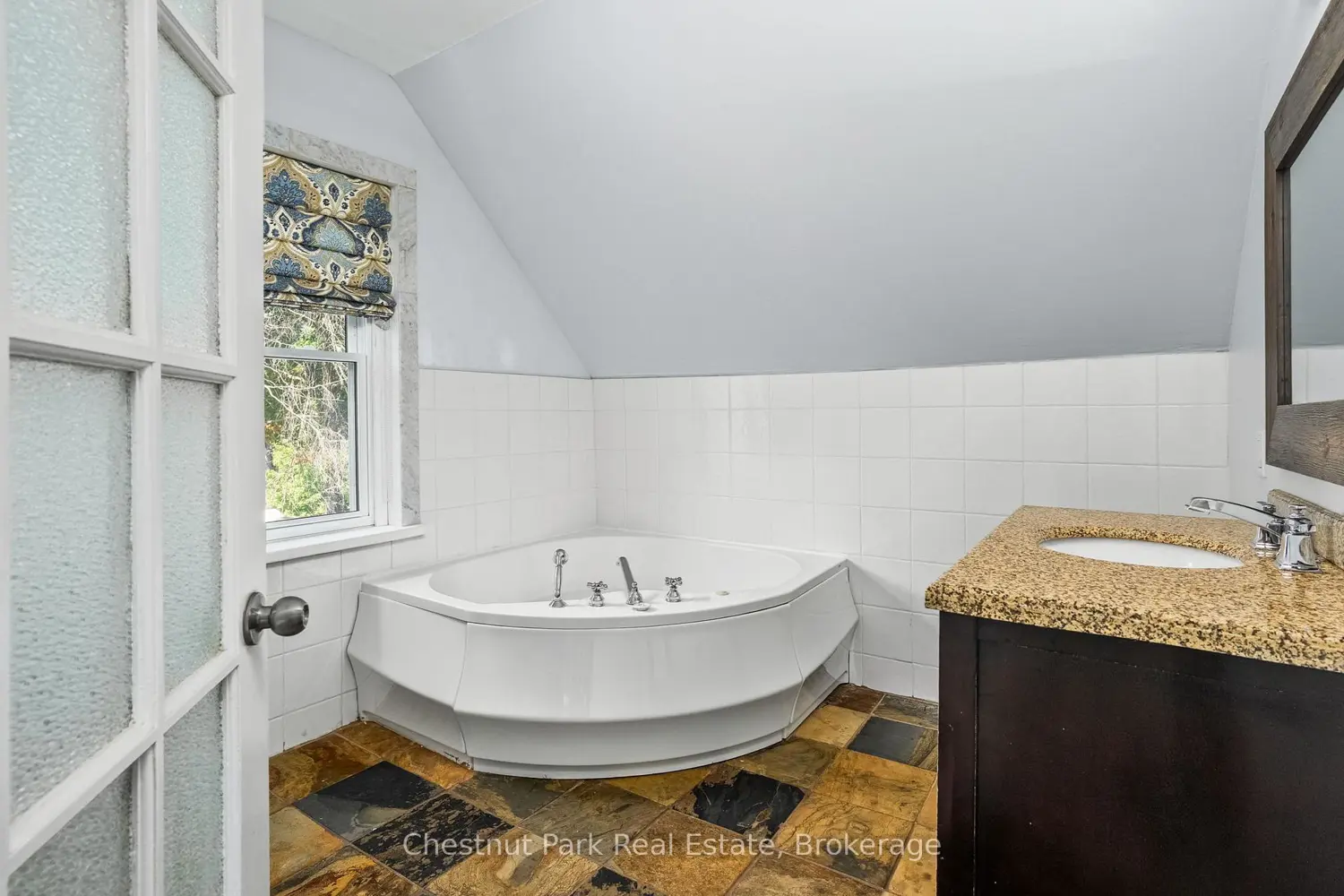 Additional image 4 of 615 Bay Street