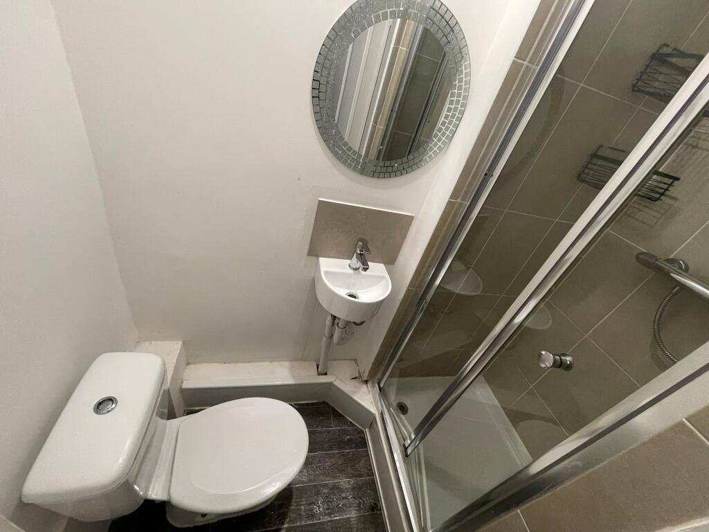 Additional image 4 of Room 4, Alexander Road