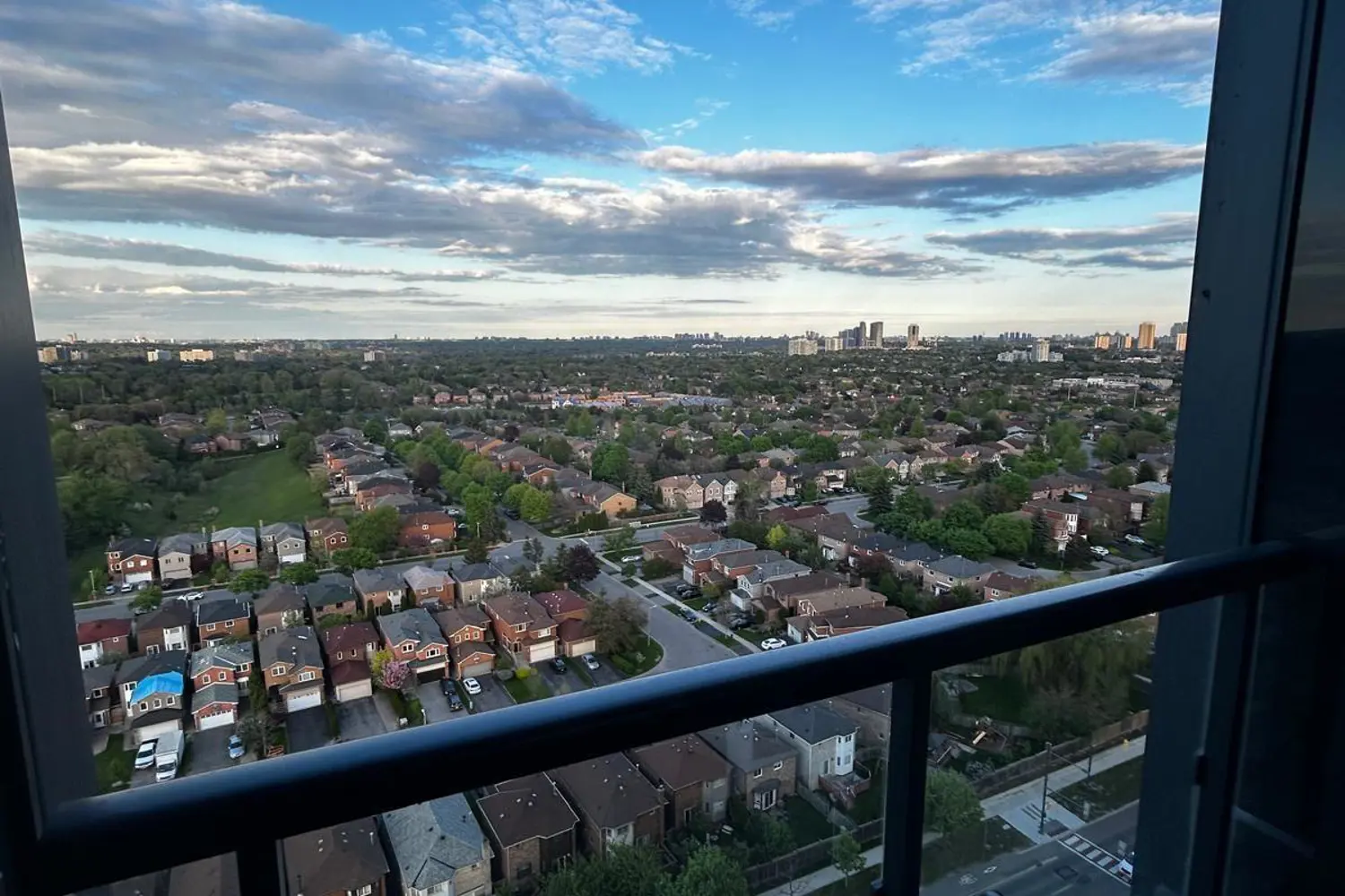 Additional image 15 of 7950 Bathurst Street 1807