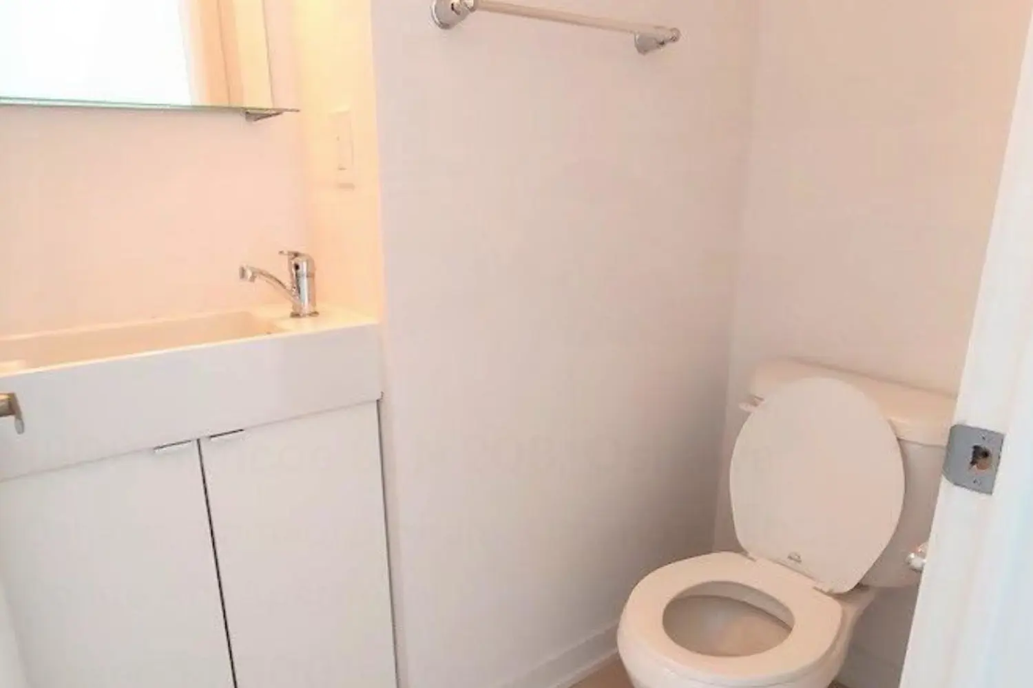 Additional image 6 of 1800 Simcoe Street 208