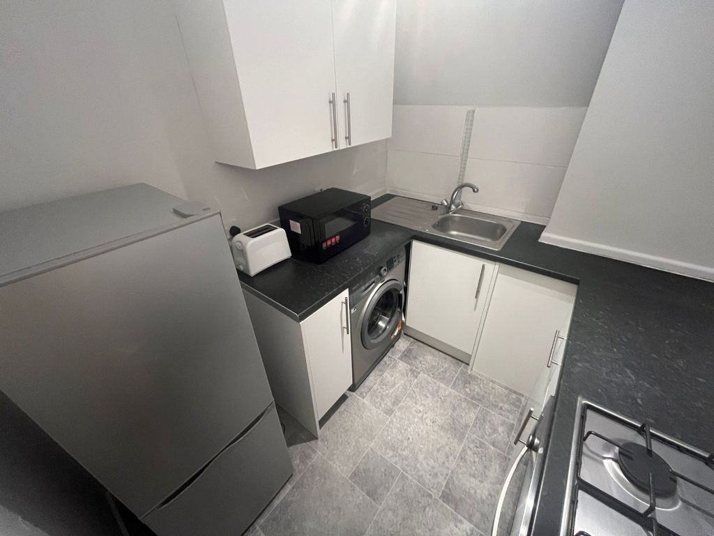 Additional image 7 of 1 bed penthouse to rentScotstoun Street, Glasgow G14