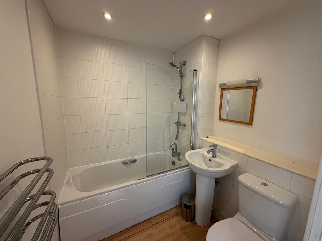 Additional image 3 of **investment Sale** Octahedron Top Floor 1 Bed With Secure Parking