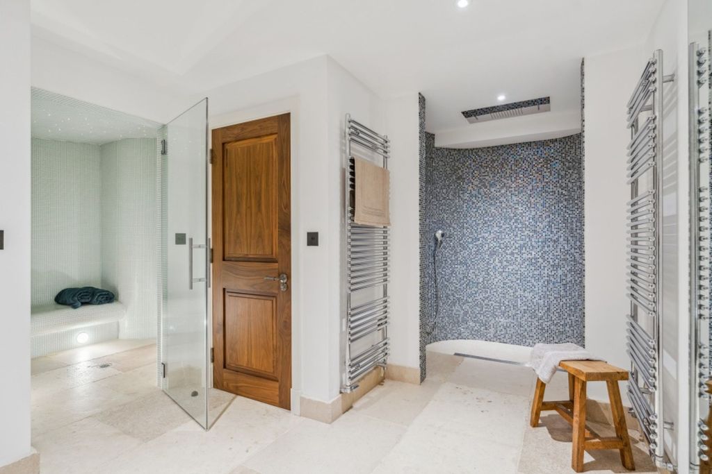Additional image 16 of 6 bed detached house to rentStoke Wood, Stoke Poges SL2