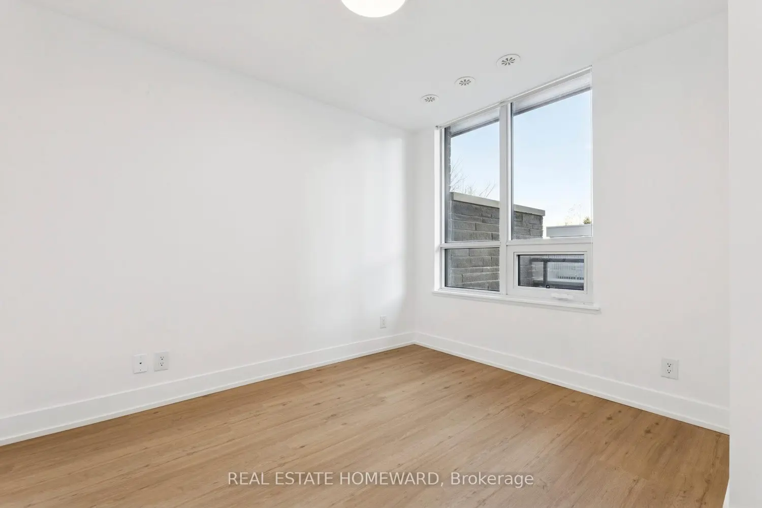 Additional image 10 of 1245 Bayly Street 21