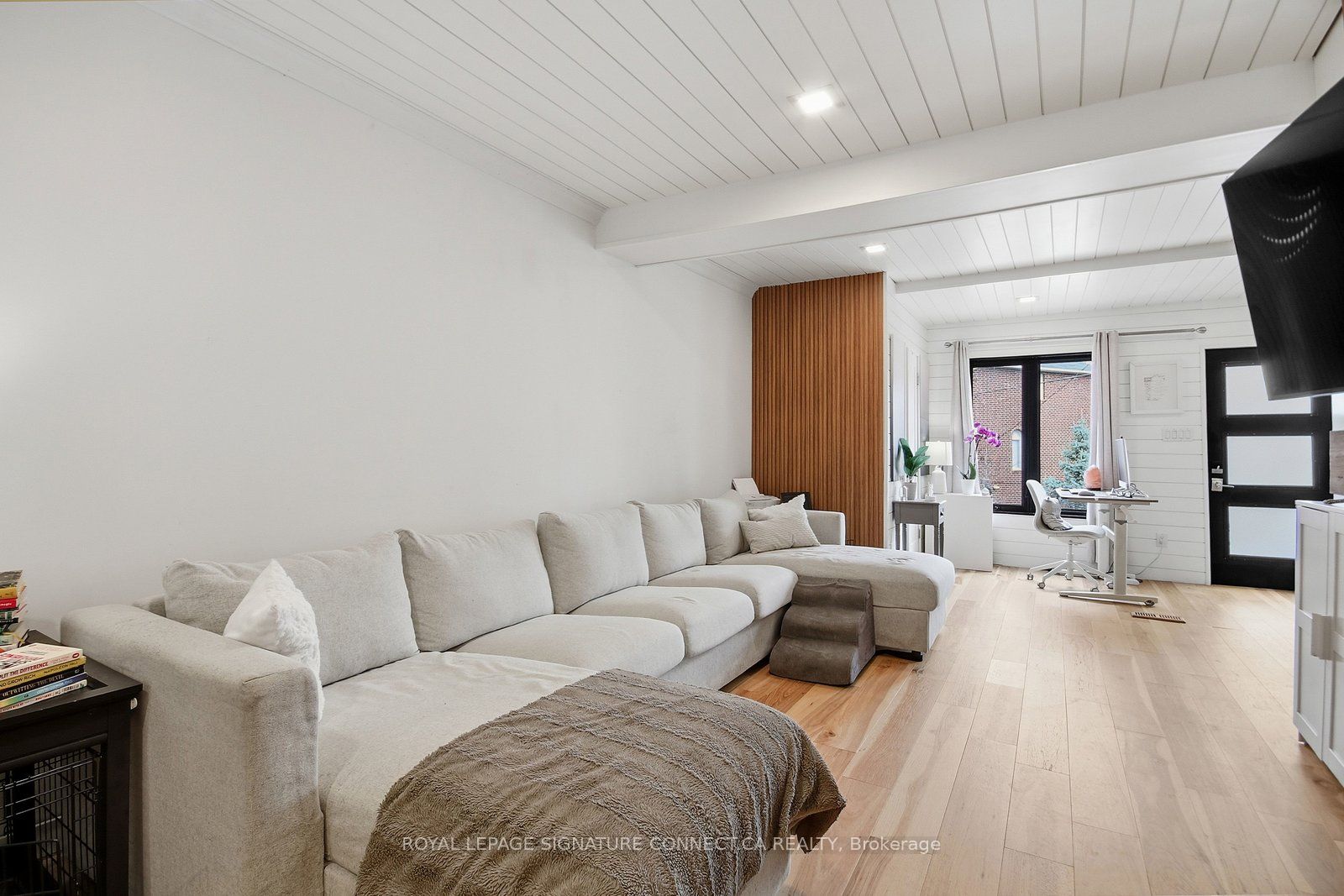 Additional image 6 of Main-18 Harlton Crescent, Toronto, ON, M6M 1L1