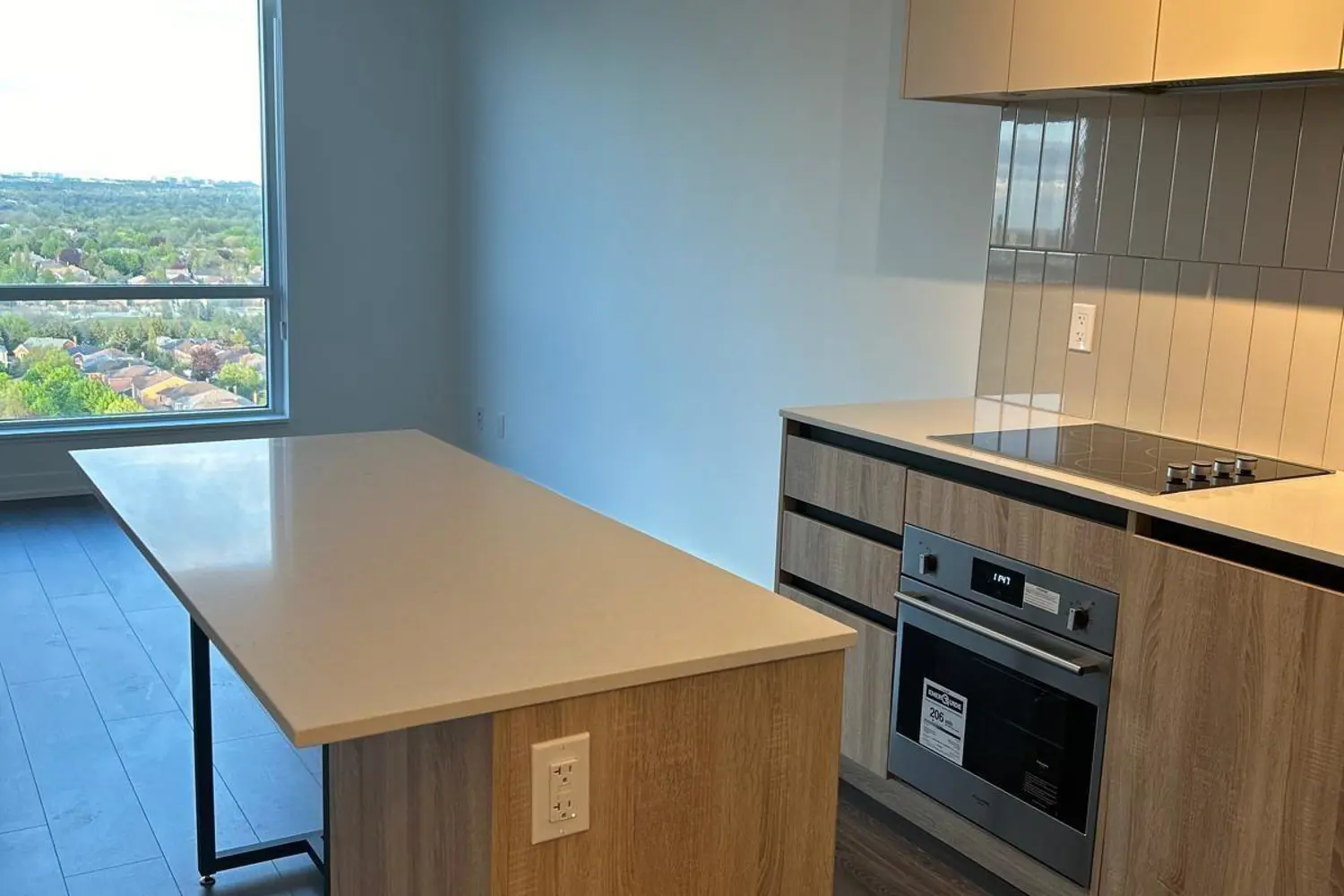 Additional image 12 of 7950 Bathurst Street 1807