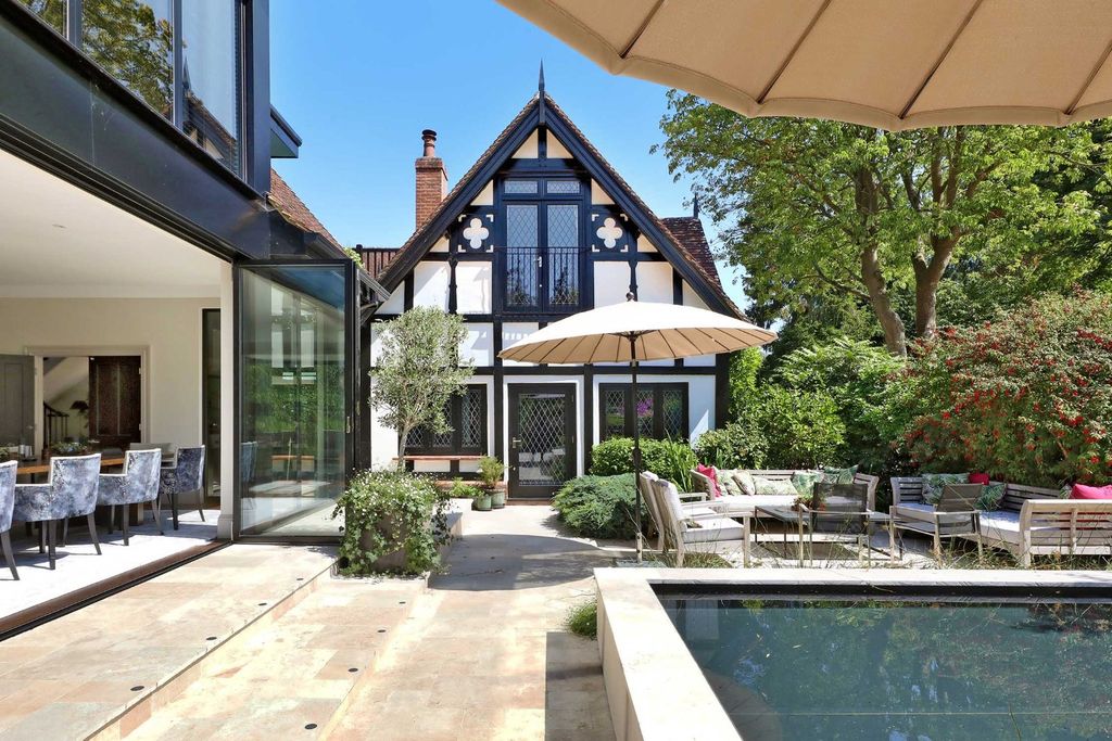 Additional image 12 of 7 bed detached house to rentRiversdale, Bourne End, Buckinghamshire SL8