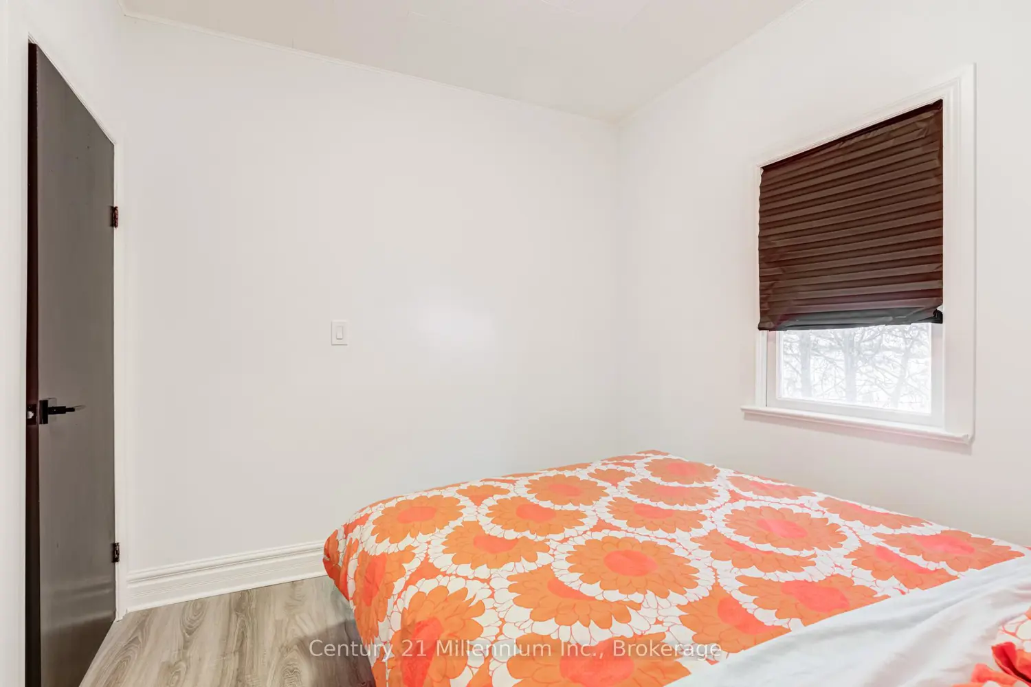 Additional image 13 of 303240 33 Side Road