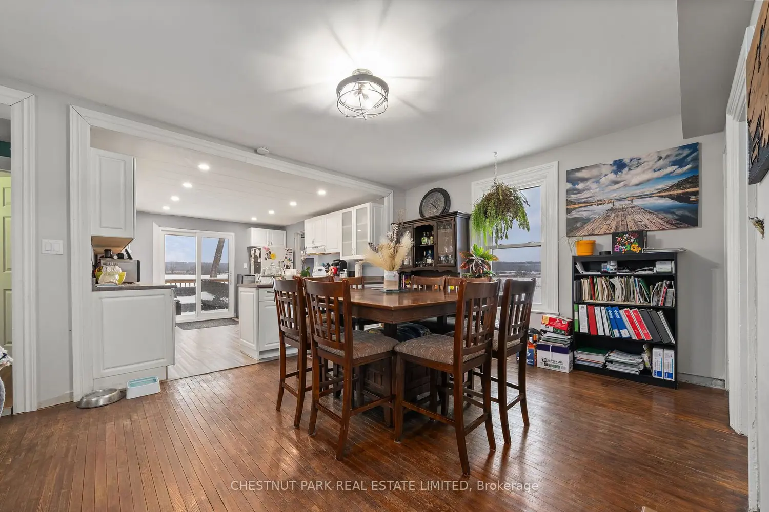 370 Kaiser Crossroad photo 3