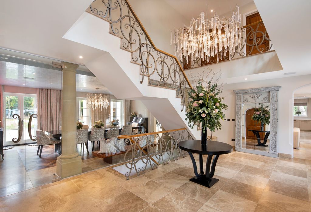 Additional image 2 of 6 bed detached house to rentStoke Wood, Stoke Poges SL2