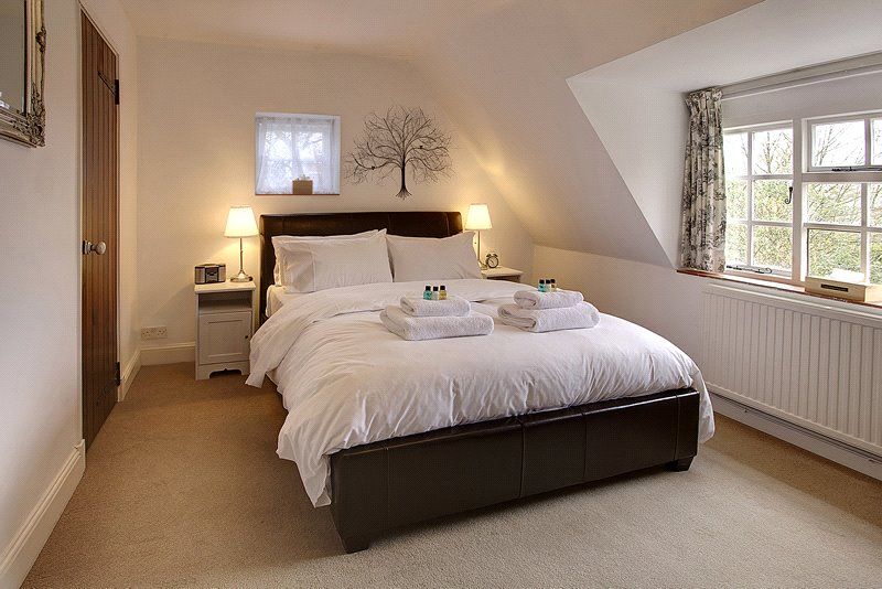 Additional image 8 of 4 bed detached house to rentSouthend, Henley-On-Thames, Oxfordshire RG9