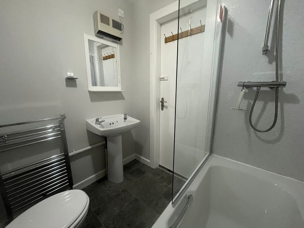 Additional image 8 of 1 bed penthouse to rentScotstoun Street, Glasgow G14