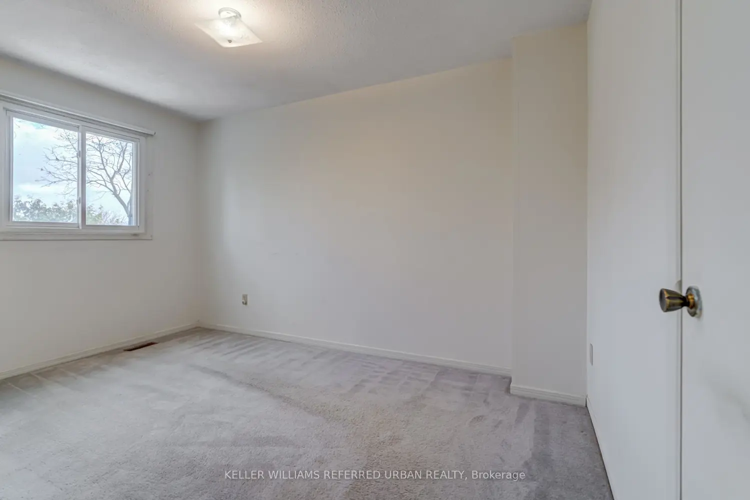 Additional image 11 of 653 Village Parkway 18