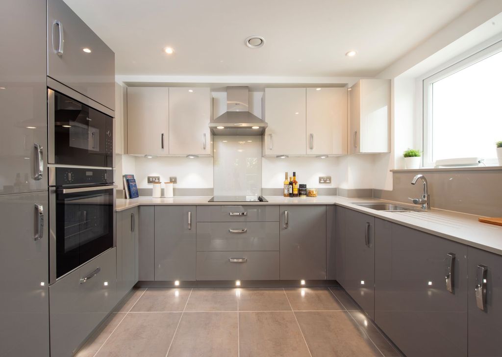 Additional image 5 of 2 bed flat to rentStation Parade, Virginia Water GU25